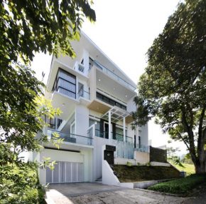 Villa DagoResor Kanata 7BR 45peop Private Infinity Pool & Roof Garden